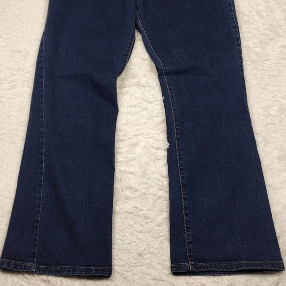 Levi's 550 Classic Relaxed Blue Dark Wash High Rise Five Pocket Boot Cut Jean - Picture 4 of 13